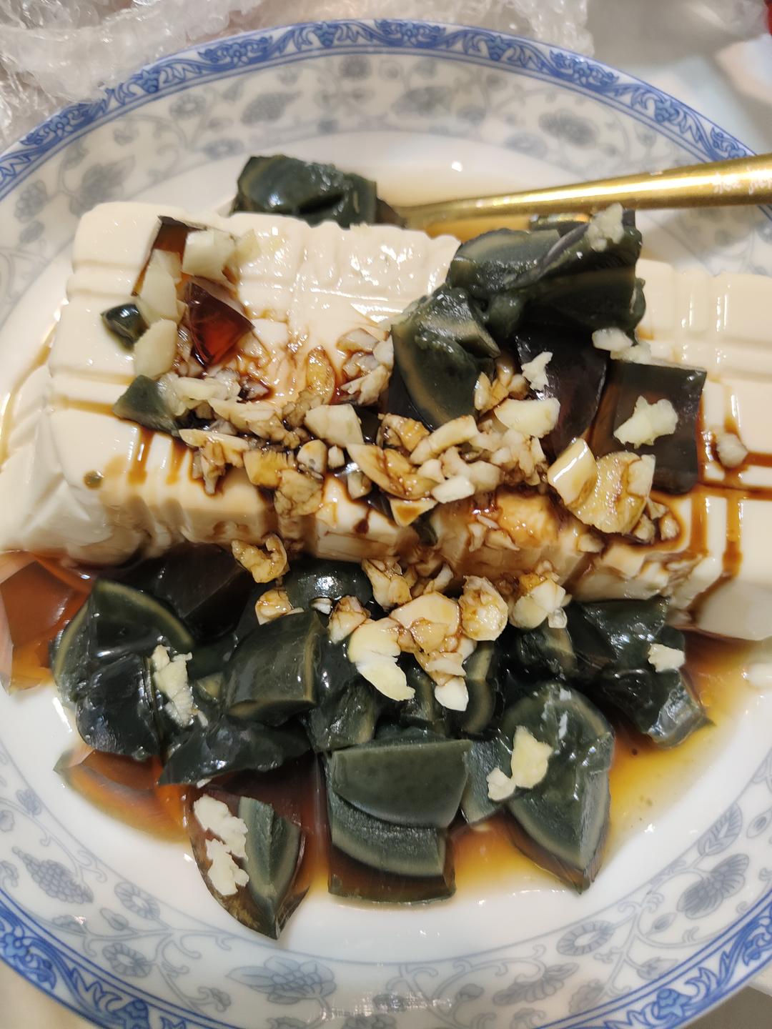 皮蛋拌豆腐