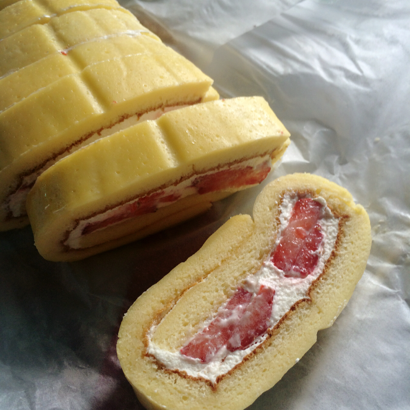 小山进草莓奶油卷