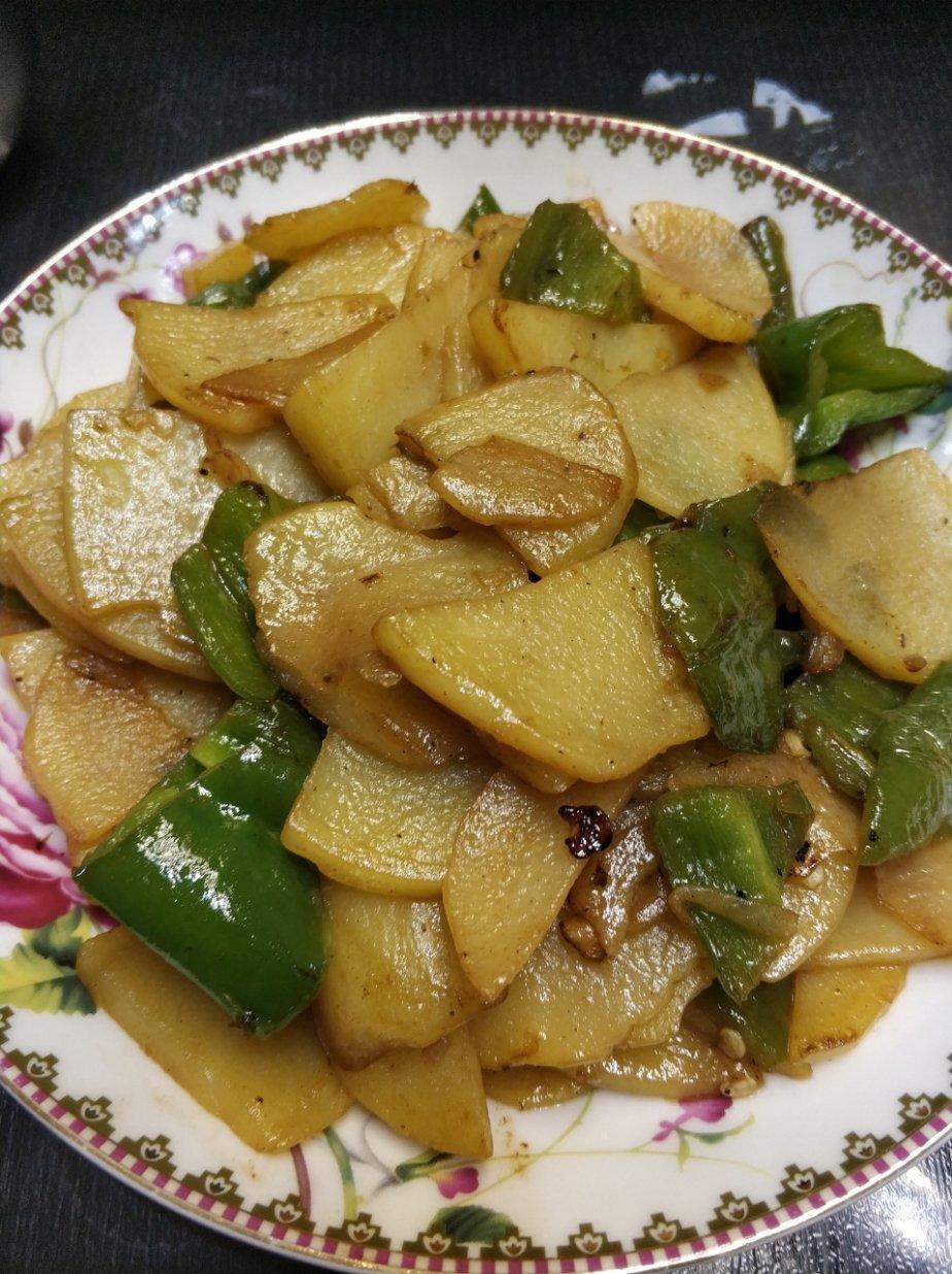 超级简单下饭的尖椒土豆片