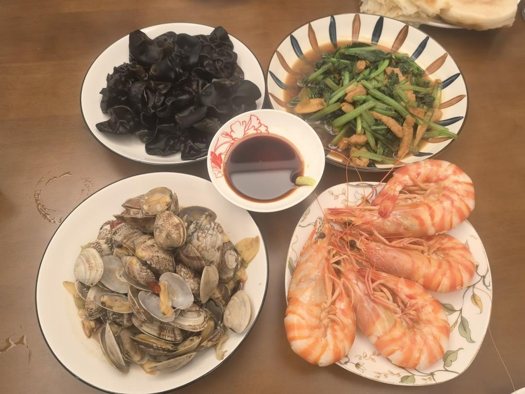 海捕竹节虾➕苔菜炒肉➕辣炒蛤蜊➕木耳