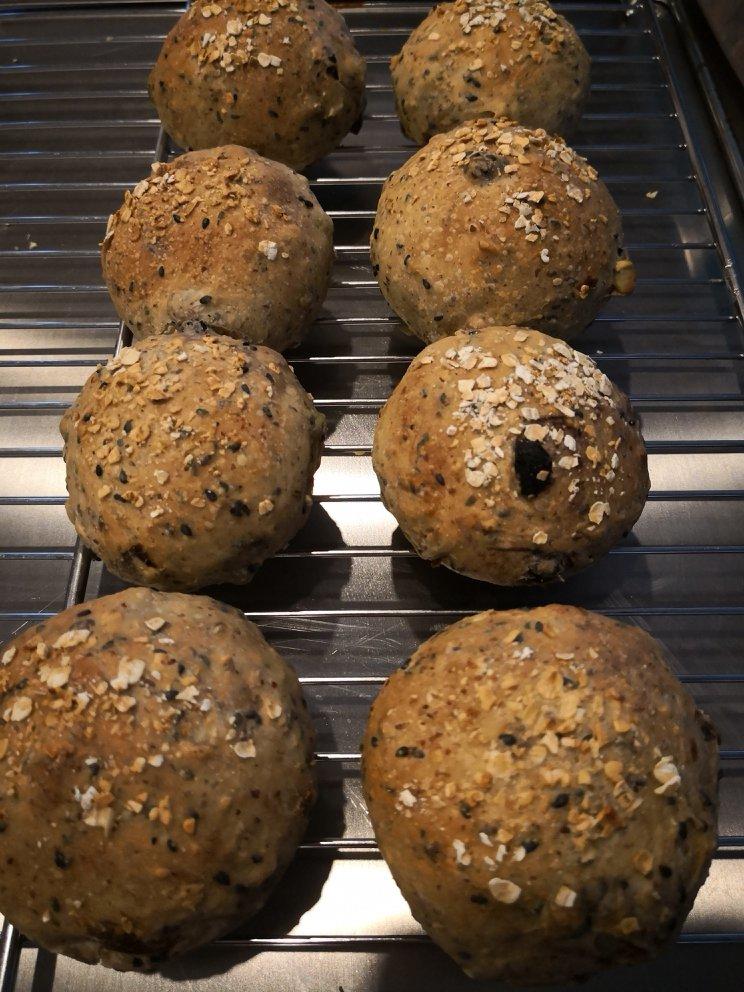 什锦坚果谷物早餐包（Muesli rolls）丨健康·烘焙