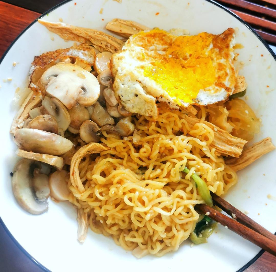 比麻辣烫好吃百倍！自制超过瘾巨解馋麻辣拌