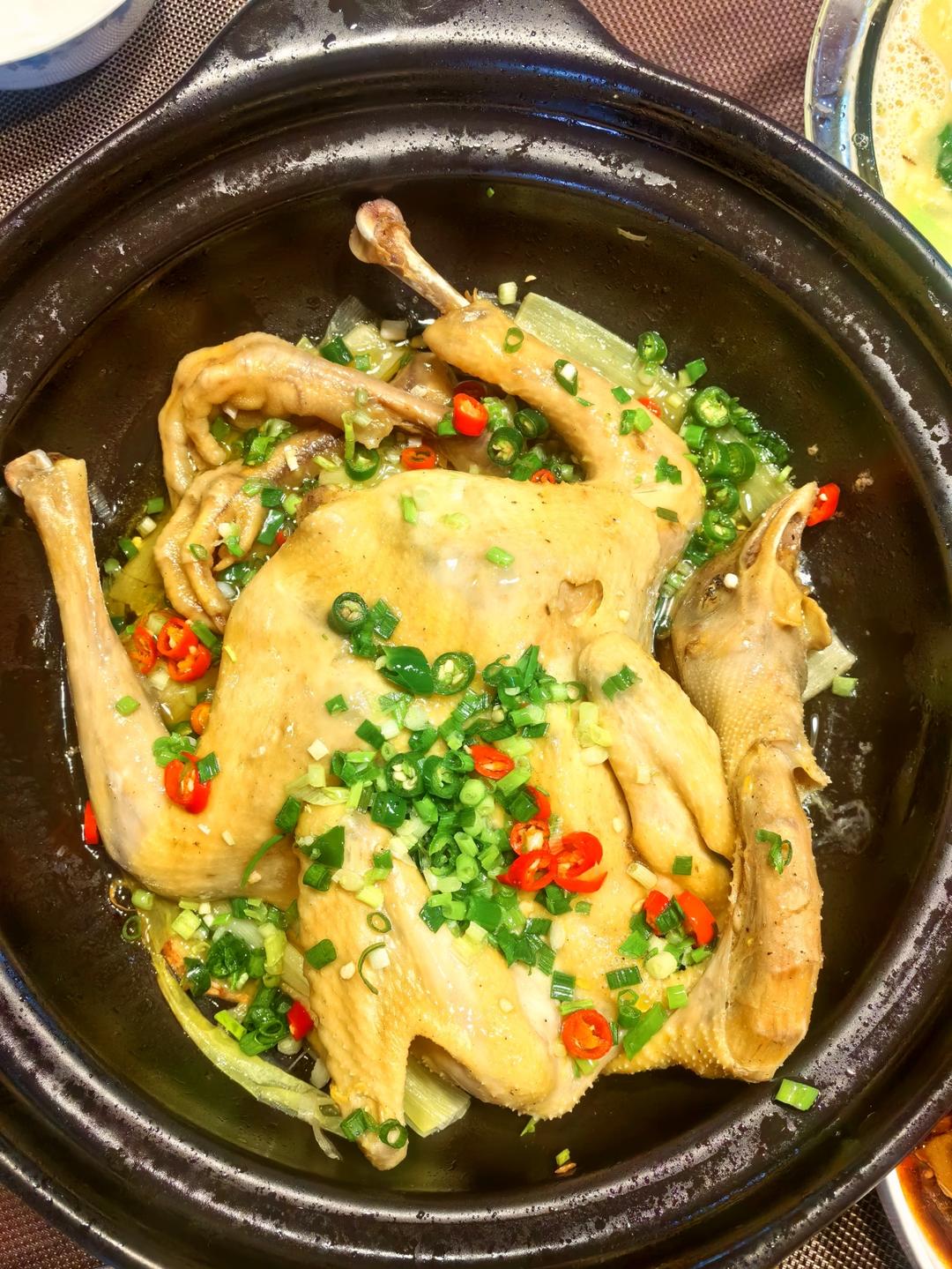 无水葱油童子鸡一一转自微博菜谱（Le Creuset铸铁炖锅）