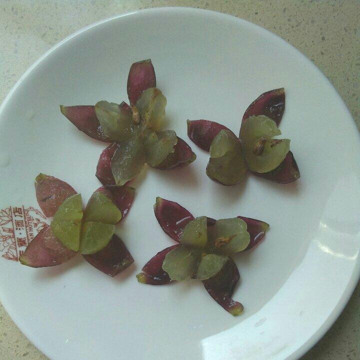 葡萄花 甜心私房猫做的葡萄花 ,小刀                  综合评分 8.