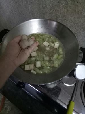 丝瓜肉圆蛋花汤的做法 步骤4