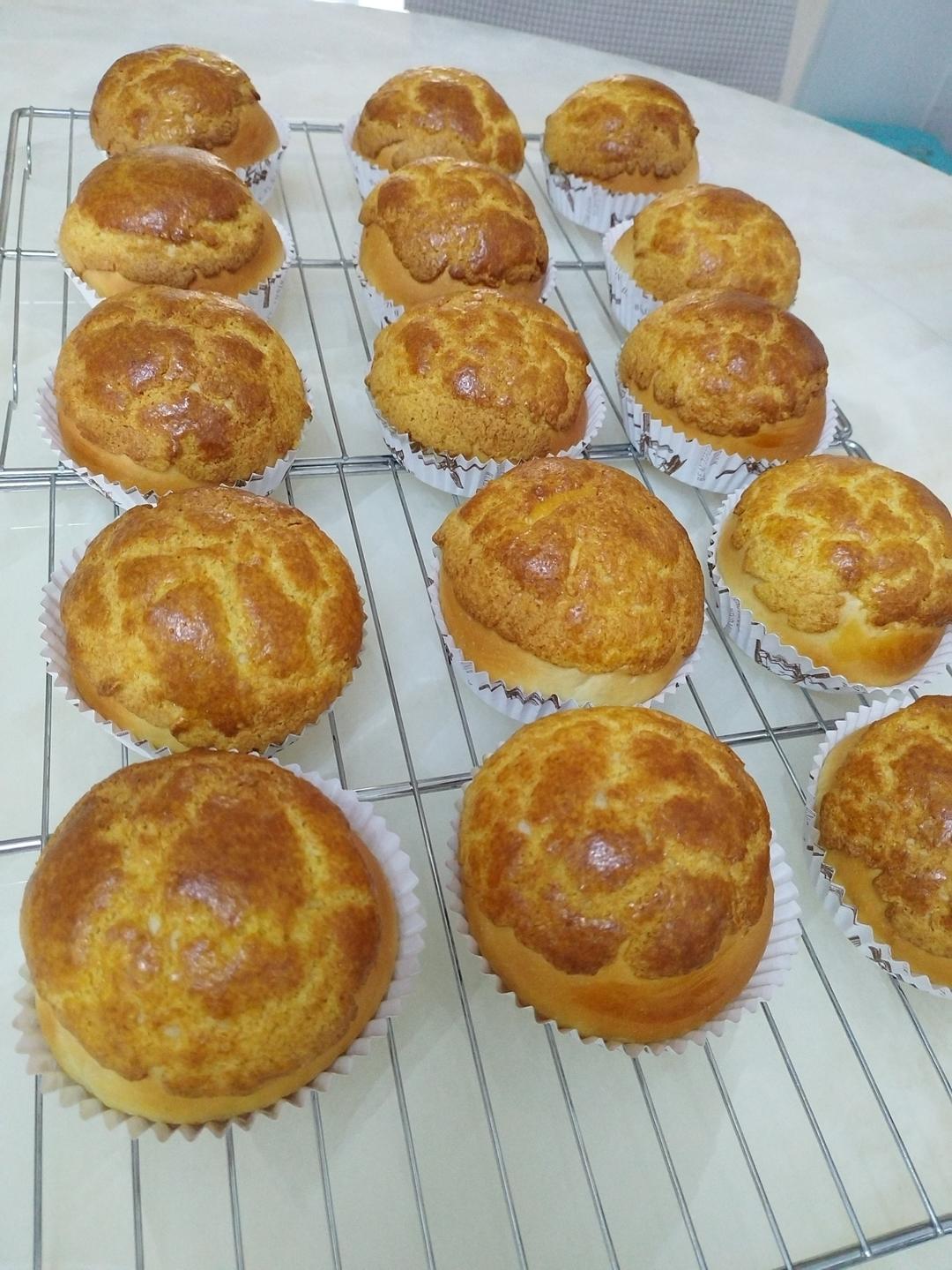 做100款面包の12：在家开茶餐厅!港式菠萝包 –不划格子自然裂开的香酥脆皮！菠萝油/酥皮包