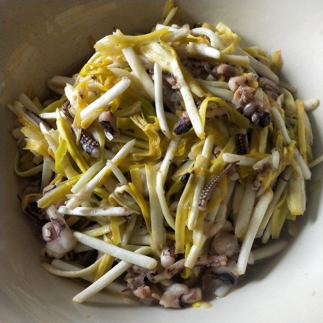 蒜黄炒鱿鱼丝