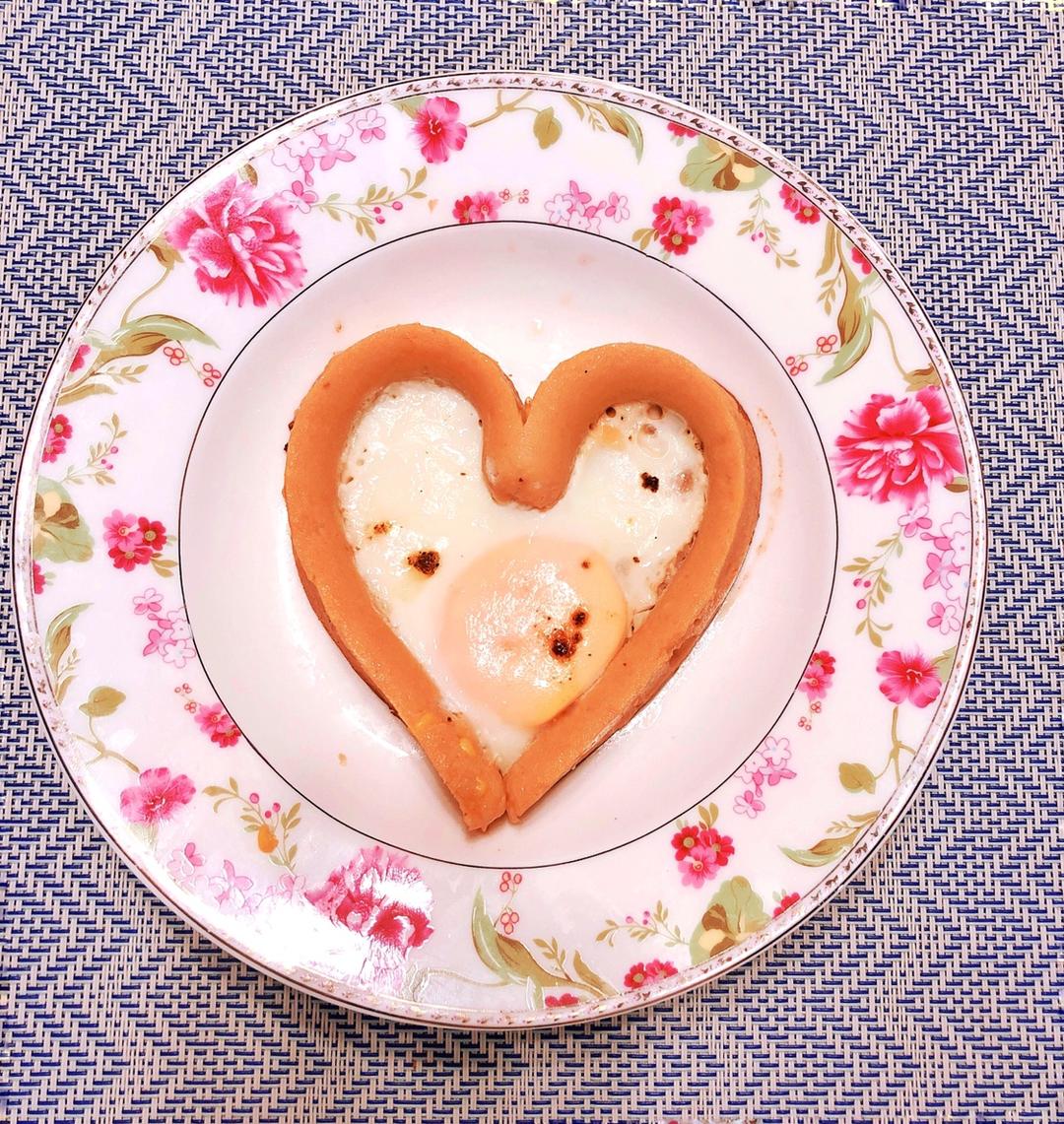 不偷懒的沐尘做的心形煎鸡蛋