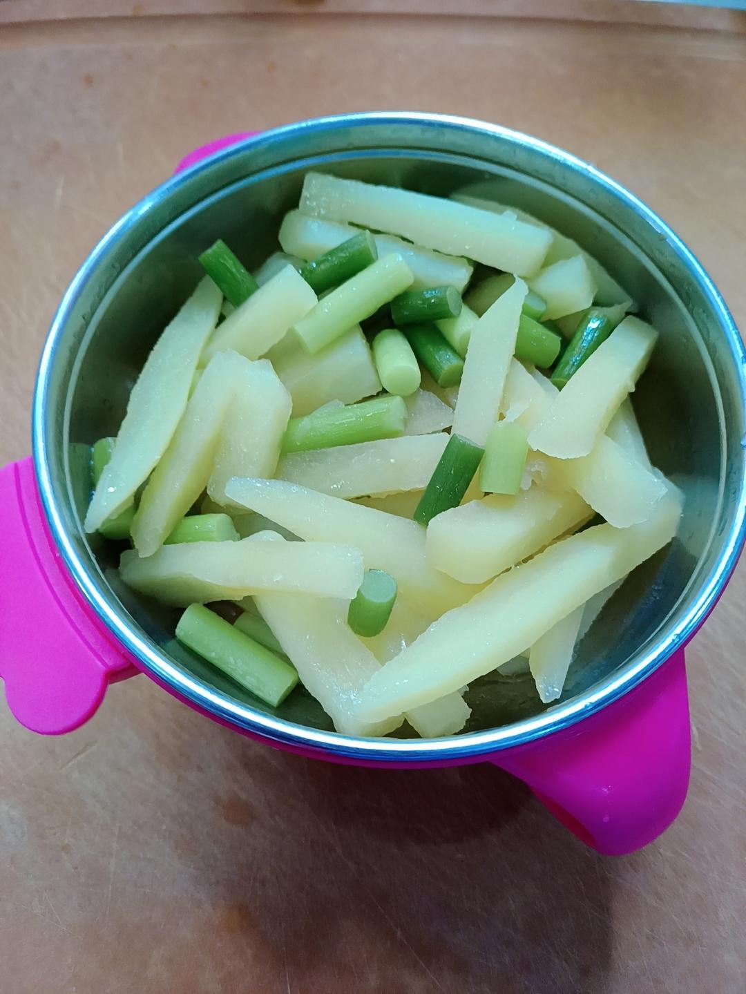 土豆炒蒜苔