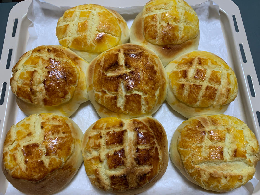 好吃到炸裂的港式菠萝包（附带制作酥皮的小视频）