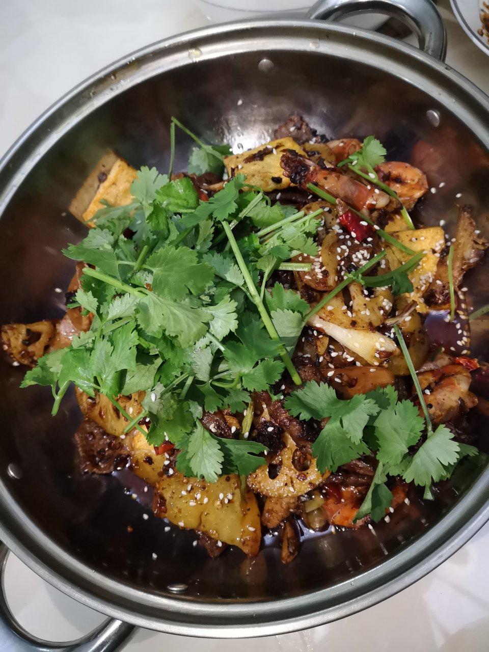 新手0失败的麻辣香锅教程！馋哭了而且超简单！