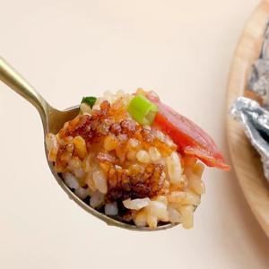 腊肠菌菇焖饭的做法 步骤4
