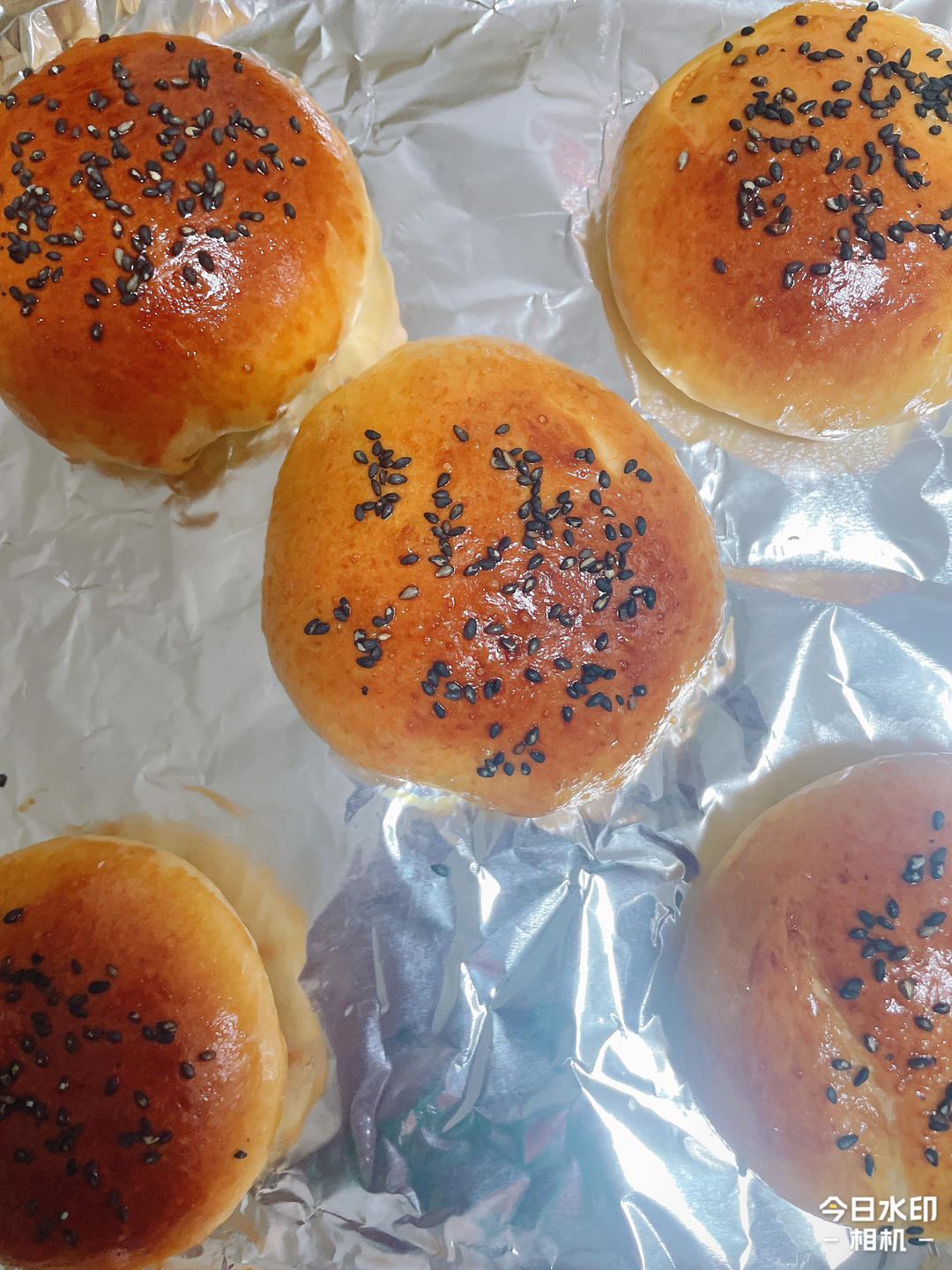 超软的奶香红豆沙面包