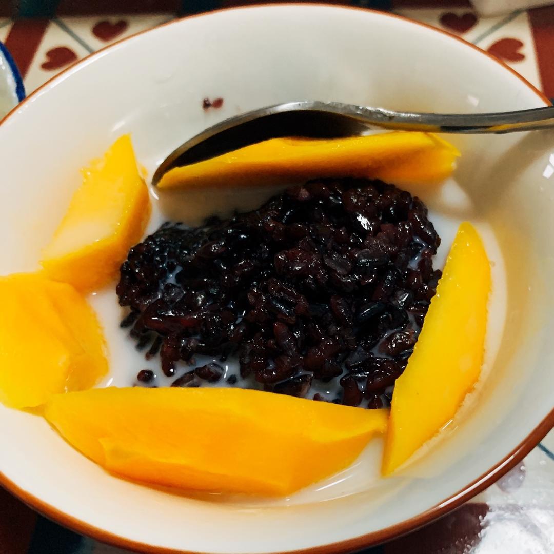 芒果黑米捞