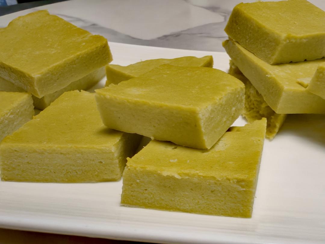 宝宝10个月辅食：颜色超级小清新的西兰花山药糕