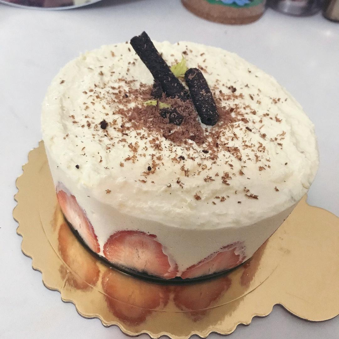 奥利奥草莓酸奶慕斯蛋糕（6寸）