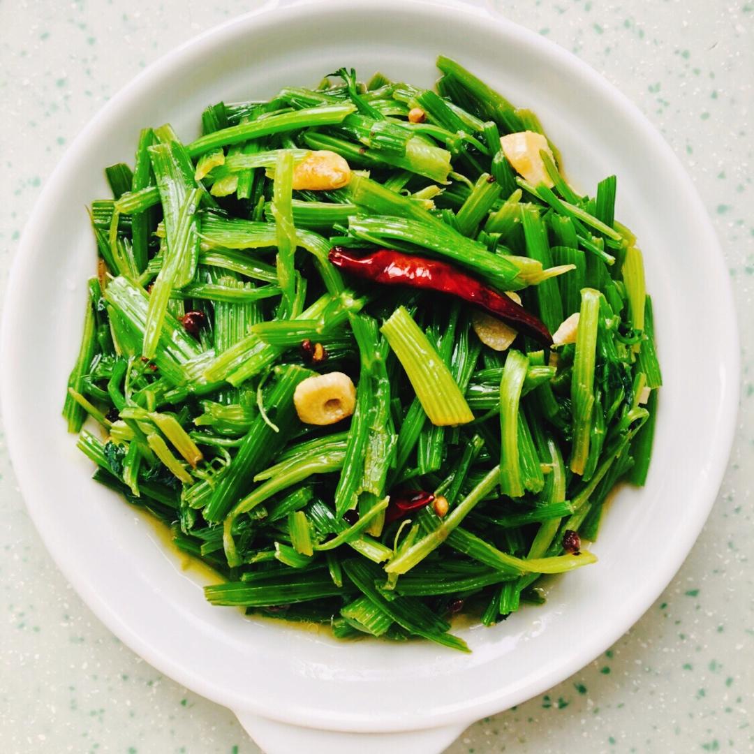 不加肉_炒芹菜，超级下饭！