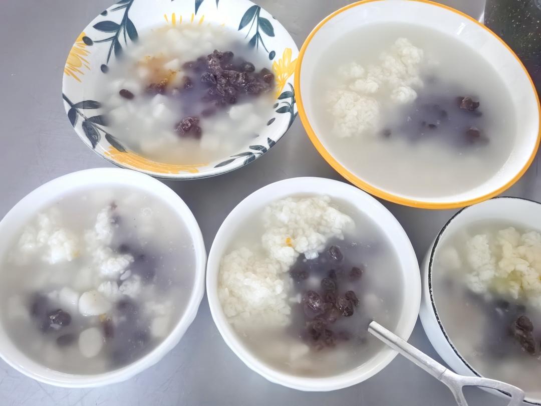 如何快速搓小汤圆且汤圆堆放在一起相互之间不粘连？