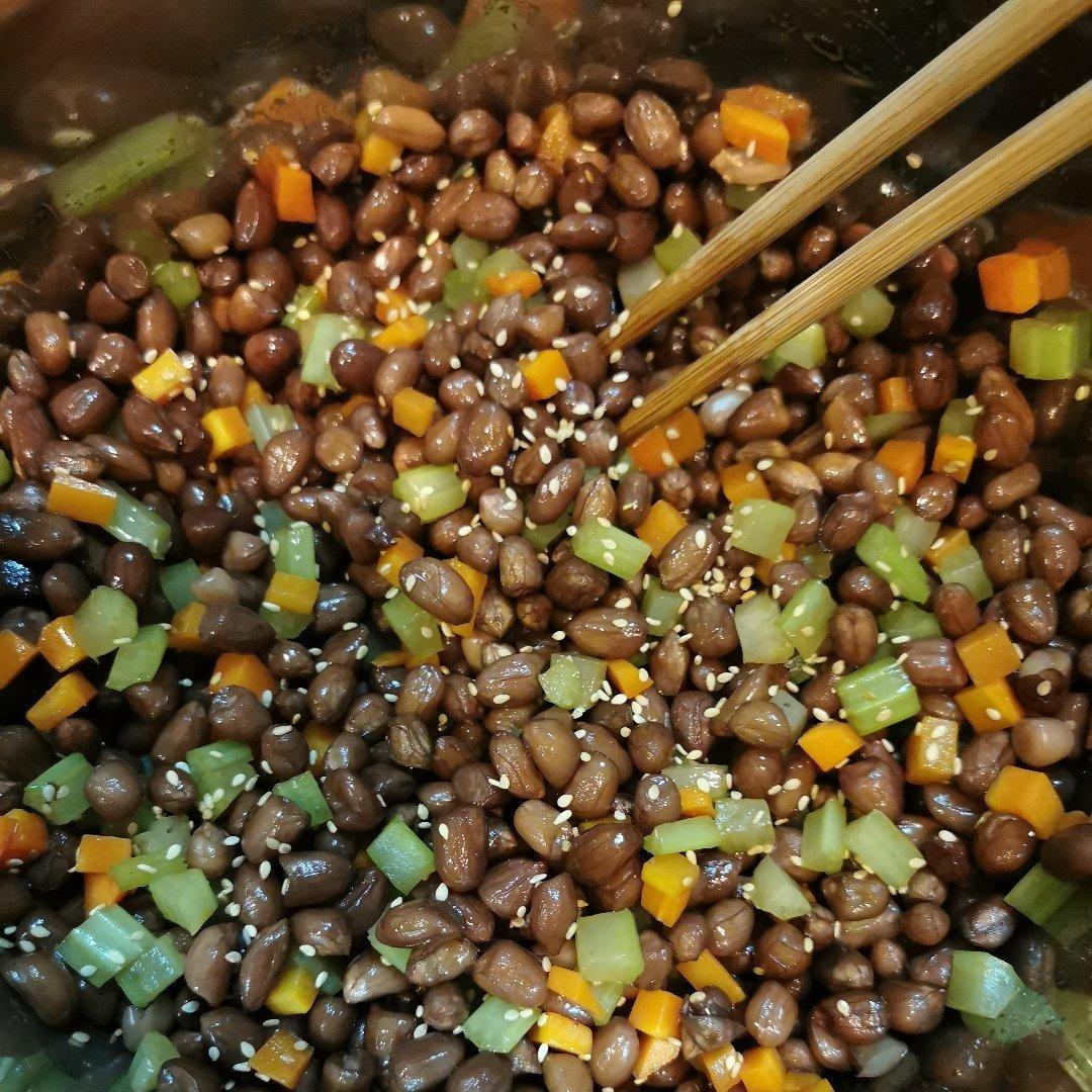 凉拌芹菜花生米胡萝卜