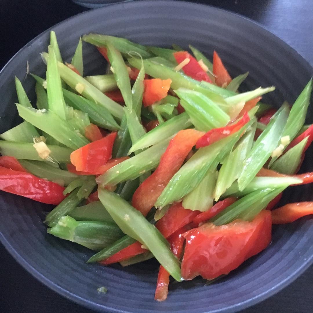 清炒不腻的素炒西芹