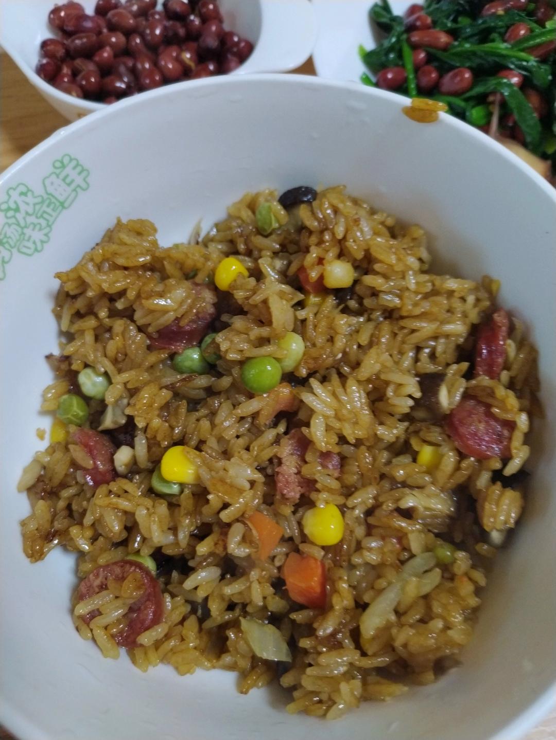 懒人电饭锅香肠焖饭/煲仔饭