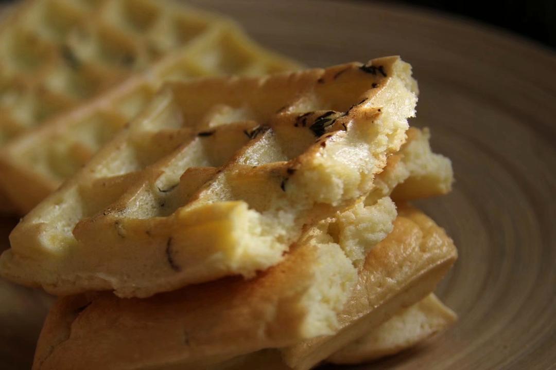 恩尼小洋做的戚风华芙饼无泡打粉无黄油凉透还是外脆里嫩