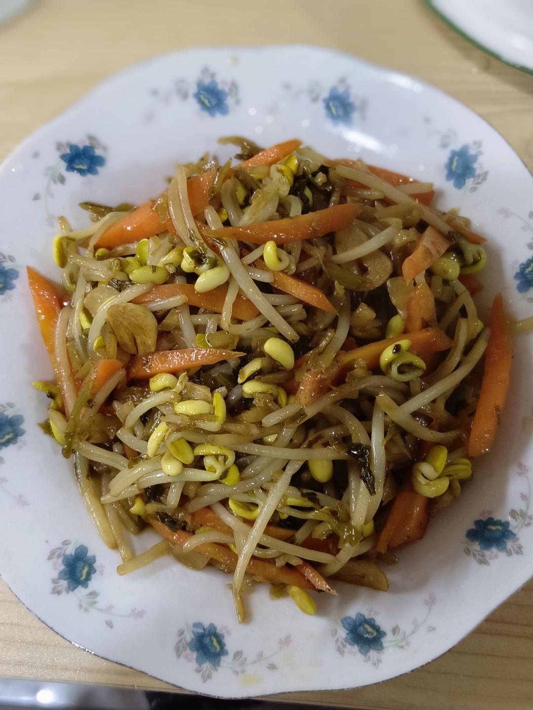 炒黄豆芽多加一步，锅气十足，孩子说太好吃了！
