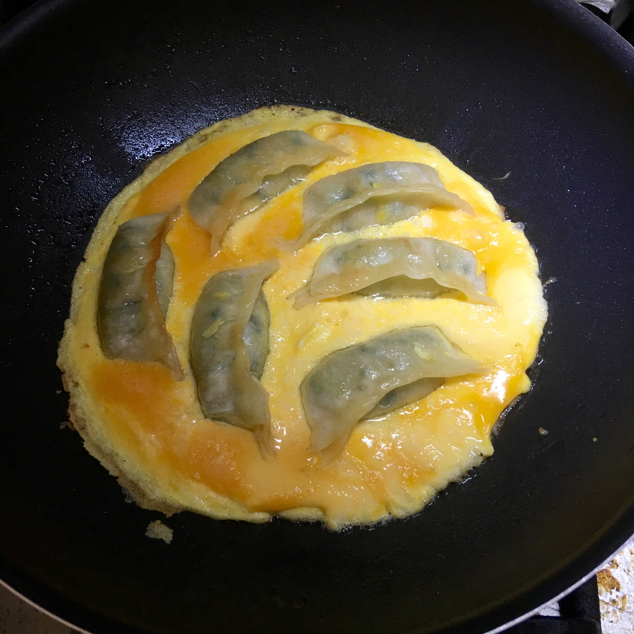 蛋抱煎饺（速冻饺）