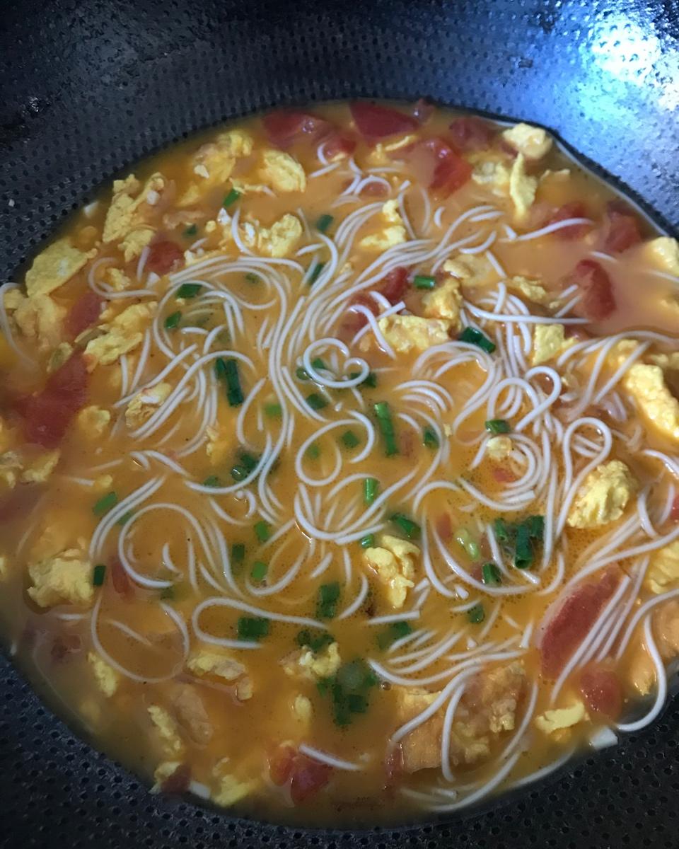 恨不得抱着锅舔的番茄鸡蛋面