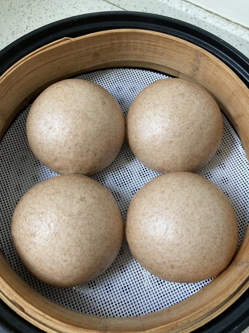 黑全麦粉馒头