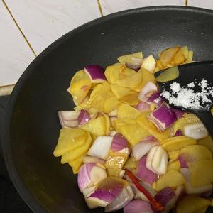 香喷喷的洋葱土豆片的做法 步骤10