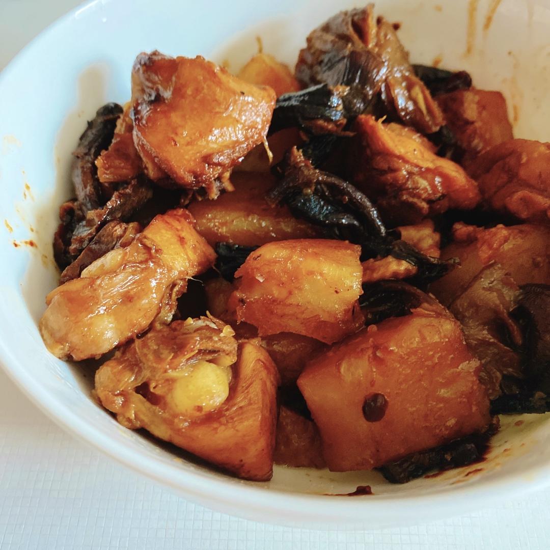 榛蘑土豆炖鸡