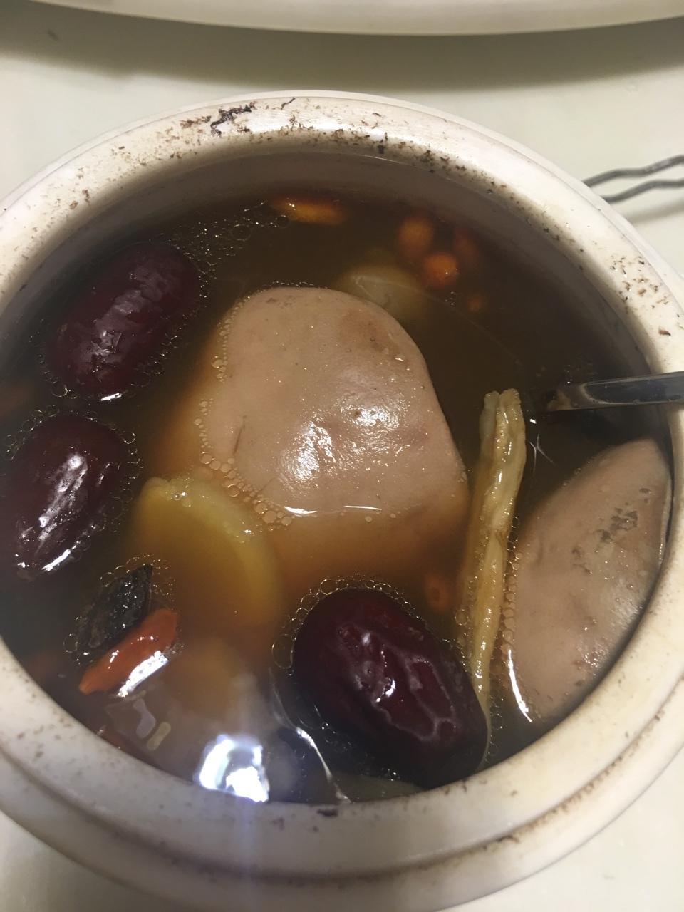 铭铭ym做的补肾汤 杜仲巴戟猪腰汤