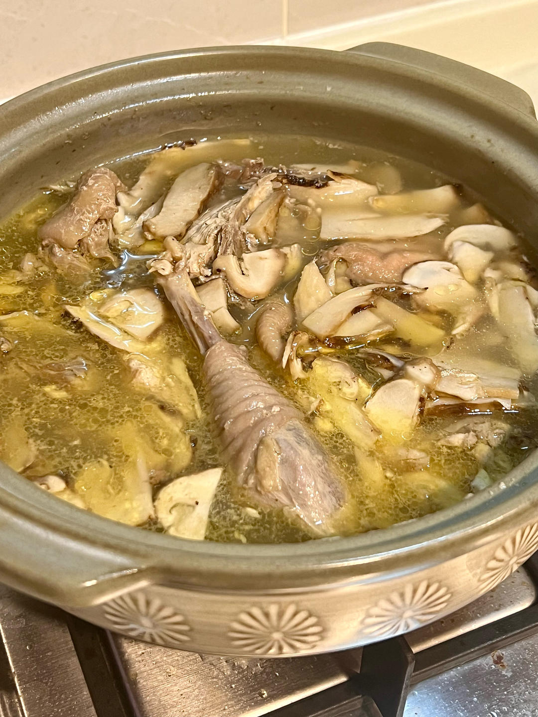 鲜松茸土鸡汤