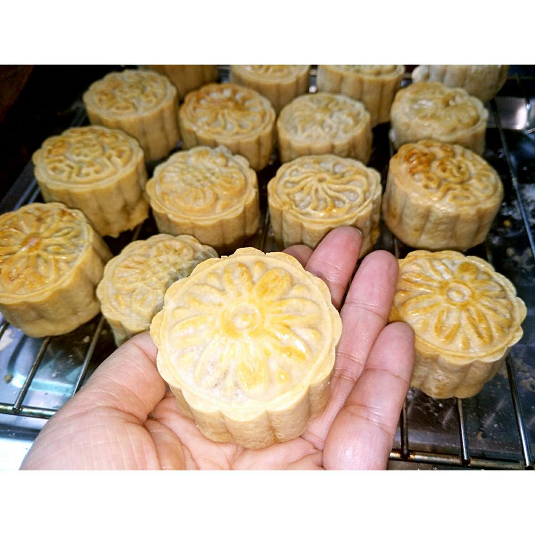 广式莲蓉（豆沙）蛋黄月饼（超详细步骤）
