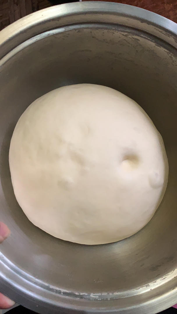 小_sunshine做的像面包般柔软的奶香馒头(最简单的揉面做法)