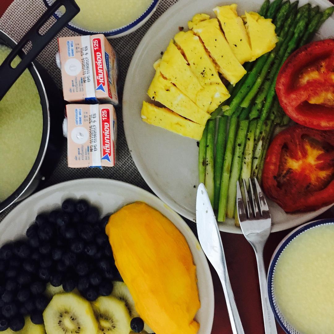 香煎芦笋配法式炒蛋