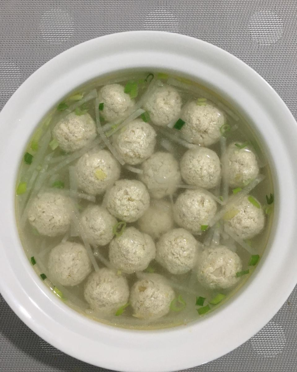【10分钟系列】白萝卜豆腐圆子汤