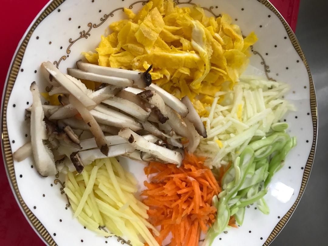 香菇胡萝卜粉丝小炒  宝宝辅食达人