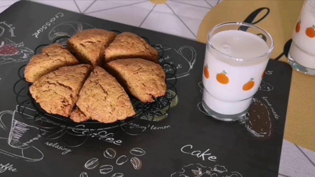 秋日小食：🎃南瓜司康「GLAZED PUMPKIN SCONES」