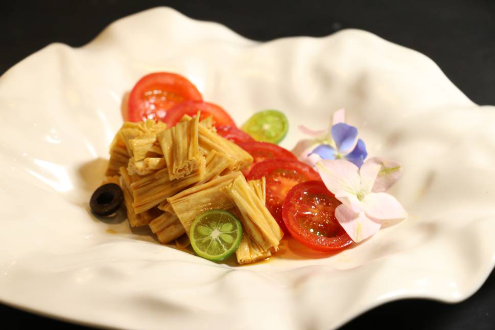 豆厨房|豆黄金鲜腐竹摇滚小番茄的做法