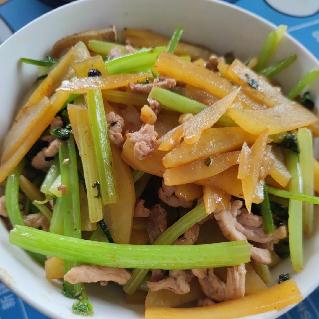 芹菜土豆丝炒肉