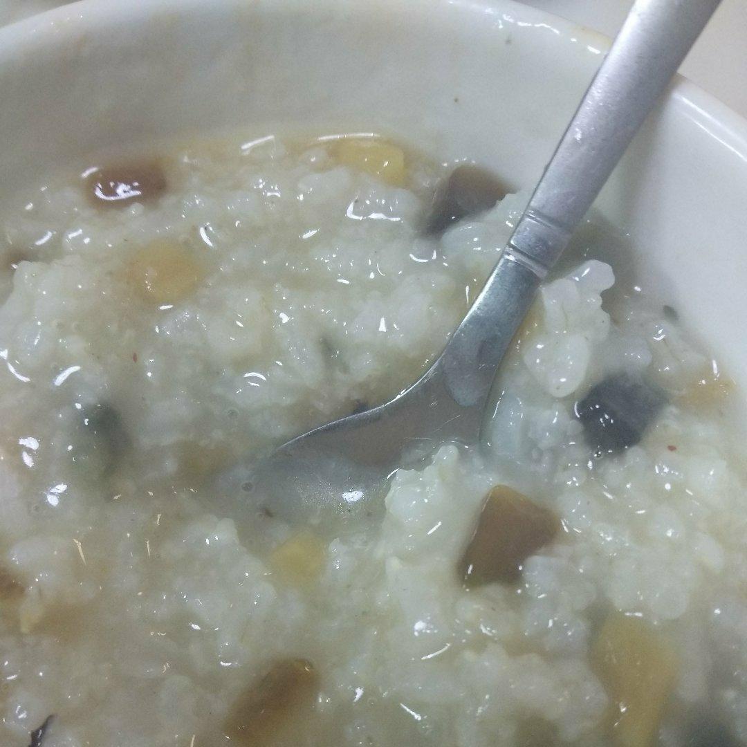 十五分钟快手之香滑皮蛋瘦肉粥(附五分钟电饭煲电压力锅更快捷方法)