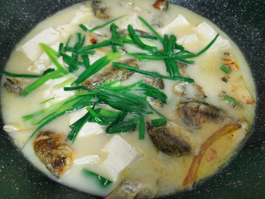 厨师长教你：“鲫鱼豆腐汤”的家常做法，满满的烹饪原理