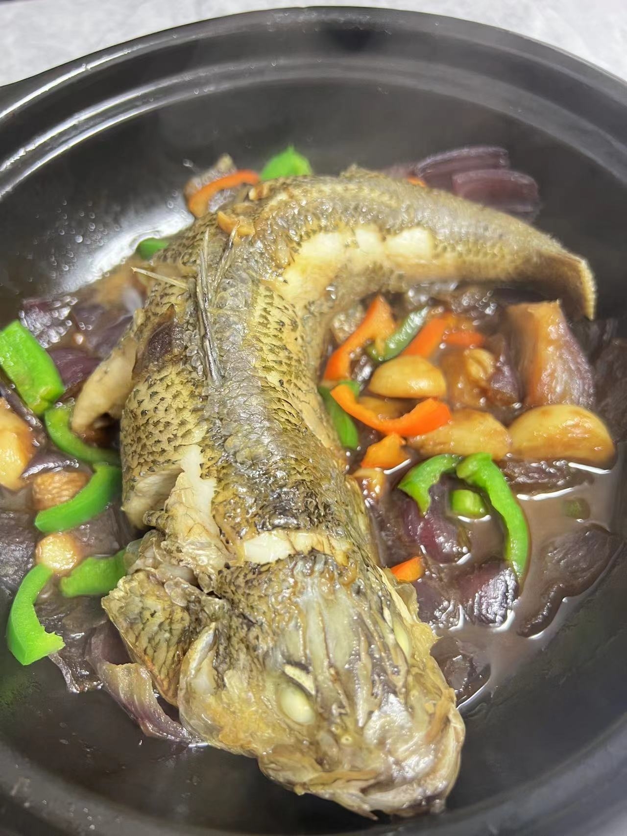 家常菜🐟砂锅焗鲈鱼，鲜美滑嫩。