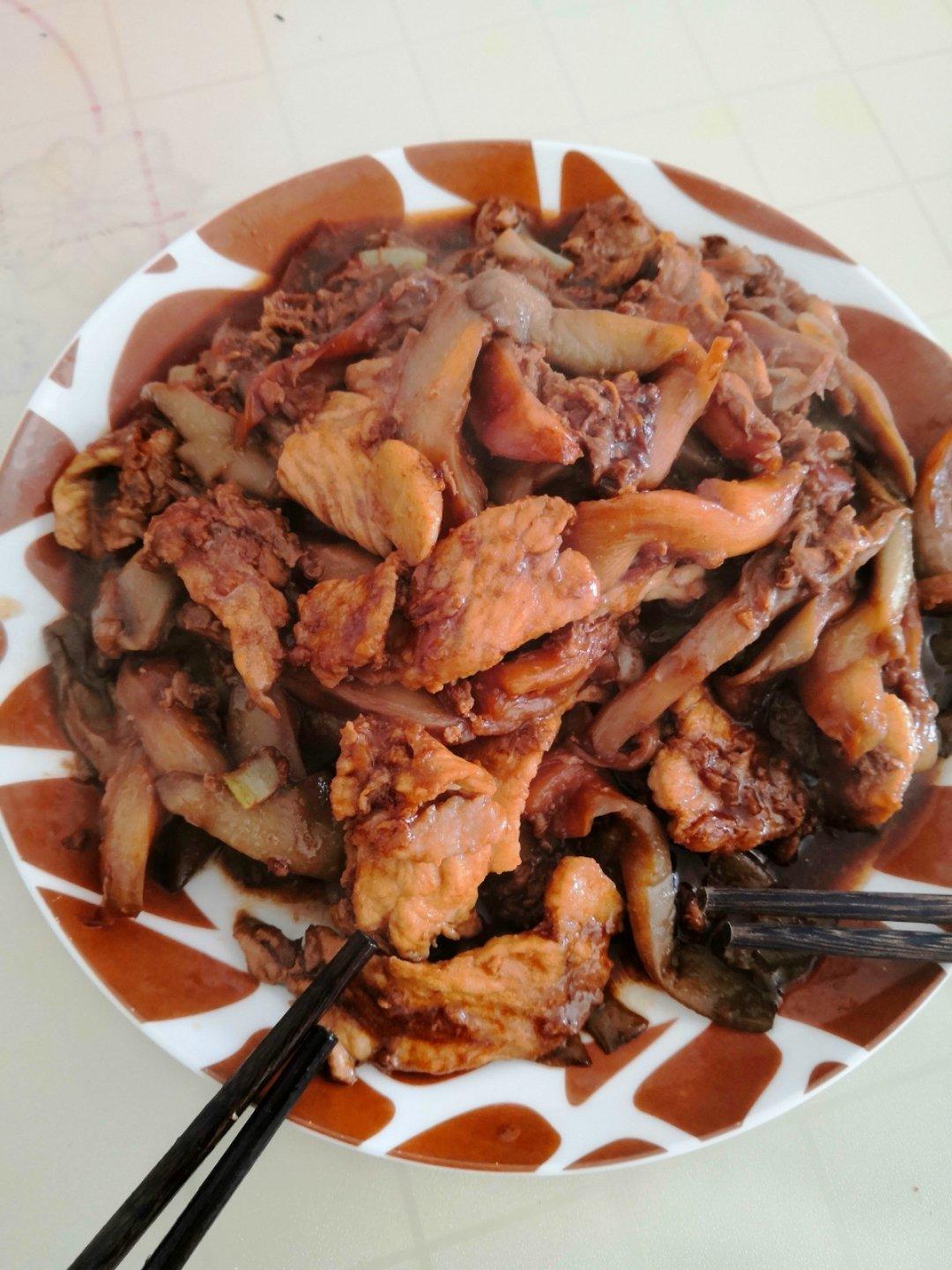 家常菌菇炒肉片