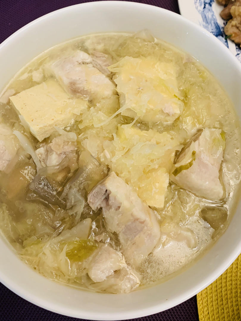 东北酸菜炖排骨、汆白肉