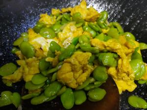 做法简单易学又色泽漂亮、鲜美家常菜肴蚕豆炒蛋的做法 步骤5