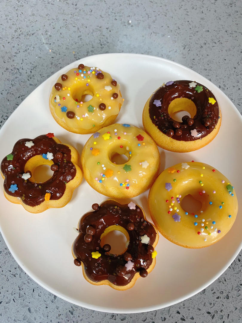 飞翔小奶牛和草莓小美女做的非油炸无需发酵烤箱版甜甜圈