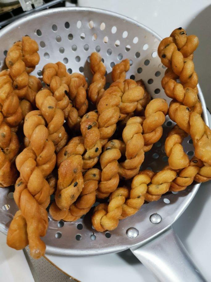 酥脆咸味小麻花
